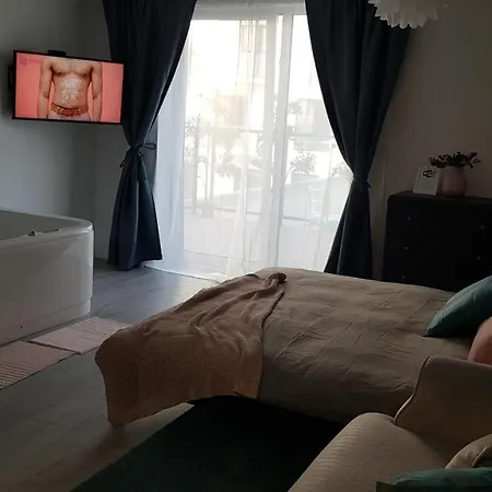 Cozy With Jacuzzi Daire Vilnius